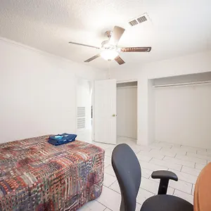 #15 Whole House 4 Bed 2 Bath Sleeps 14 Apartment
